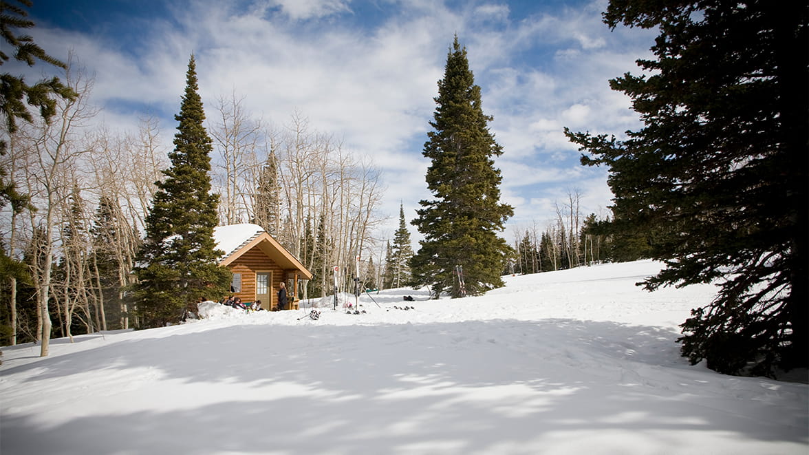 Sunset Cabin exterior in the winter