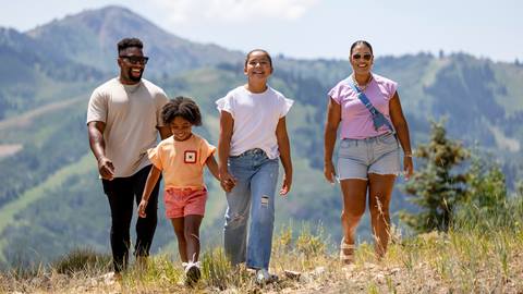 Family hiking in Silver Lake area.