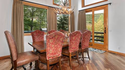 2436 Queen Esther dining room