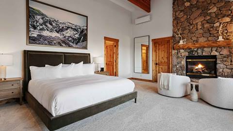 3652 Sun Ridge Drive bedroom