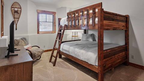 3652 Sun Ridge Drive bunk bedroom