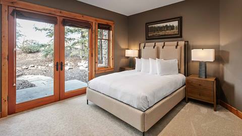 3652 Sun Ridge Drive bedroom