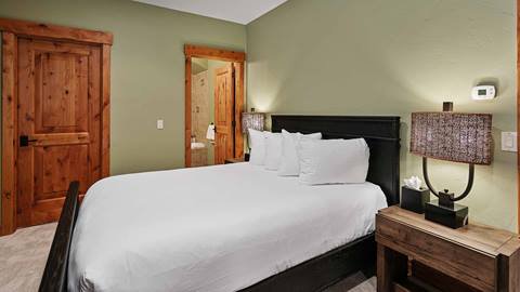 3652 Sun Ridge Drive bedroom