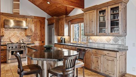 3652 Sun Ridge Drive kitchen