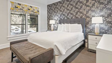6977 Silver Lake Drive bedroom