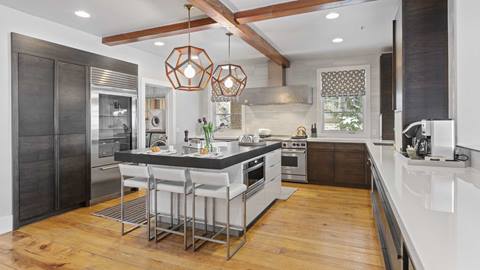 6977 Silver Lake Drive kitchen