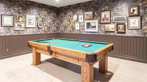 7780 Sterling Drive pool table