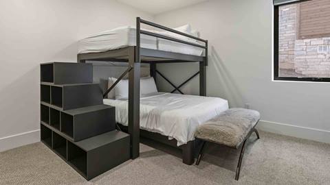 Bedroom with bunk beds at Deer Valley's luxury lodging property, Amanti Lago 11427