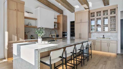 Gourmet kitchen in Deer Valley's lodging property Amanti Lago 1757.