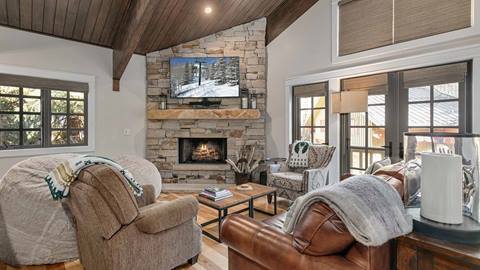 Living room at Cache 12