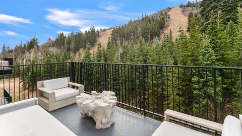 Founders Place 1602 Exterior