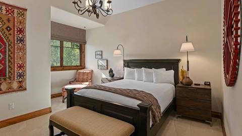 Grand Lodge 406 Bedroom