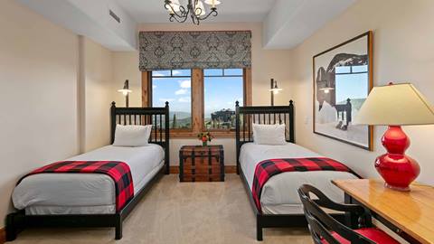 Grand Lodge 406 Bedroom