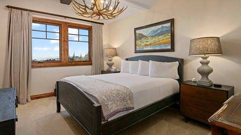 Grand Lodge 406 Bedroom