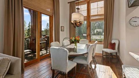 Grand Lodge 406 Dining Room