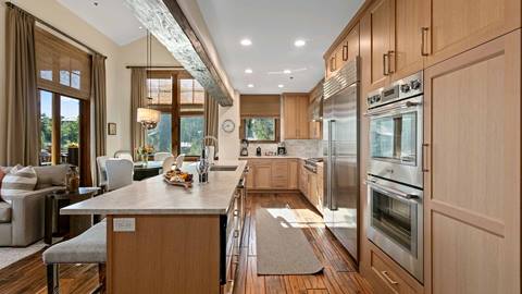 Grand Lodge 406 Kitchen