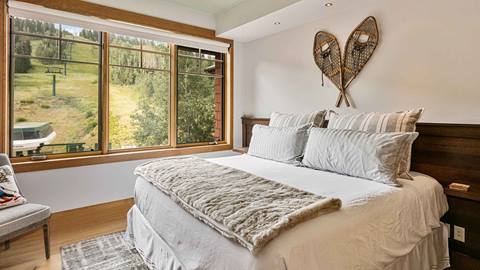 Grand Lodge 502 Bedroom 