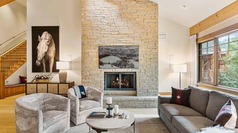 Grand Lodge 502 Living Room