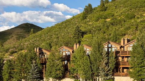 Comstock Lodge Summer Exterior 