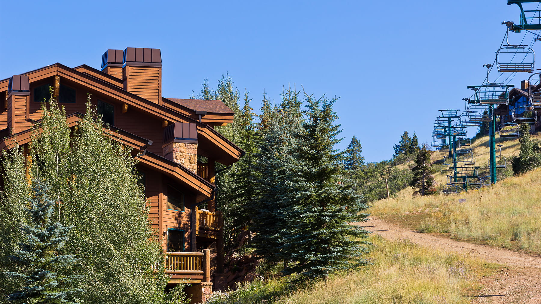 Sterling Lodge Summer Exterior