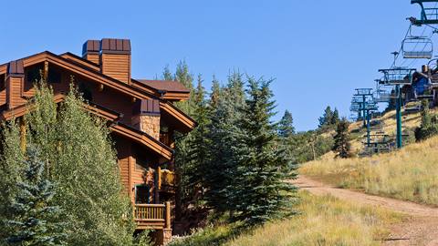 Sterling Lodge Summer Exterior