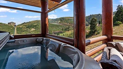 La Maconnerie 3 Hot Tub