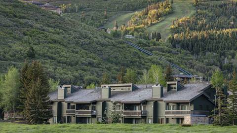 Deer Valley lodging property Lakeside exterior in the summer.