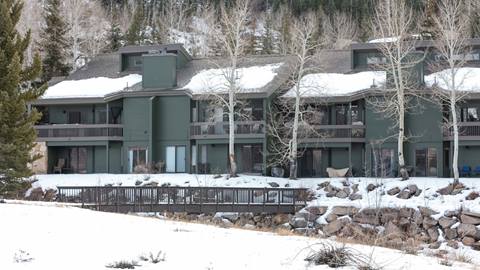 Exterior of Deer Valley lodging property Lakeside in the winter.