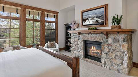 Bedroom in Deer Valley's lodging property Lookout 6565.