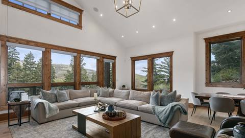 Living room in Deer Valley's lodging property Lookout 6565.
