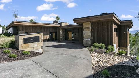 Moonshadow 8927 exterior summer