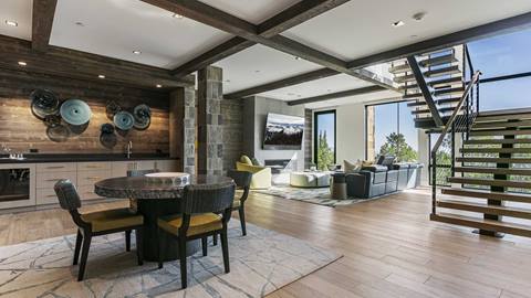 Moonshadow 8927 living room