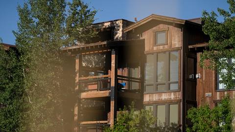 Silver Baron Lodge exterior in the summer.