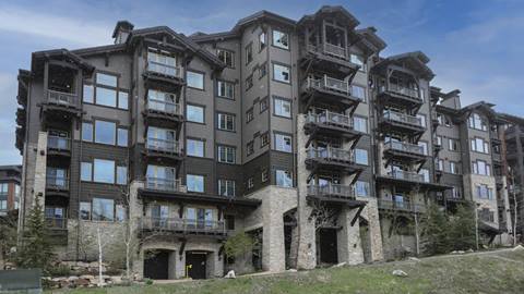 Deer Valley's Silver Strike Lodge summer exterior.