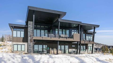 Snowy exterior of Deer Valley's luxury lodging property SkyRidge 1152