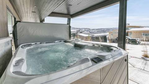 Hot tub at Deer Valley's luxury lodging property SkyRidge 1152