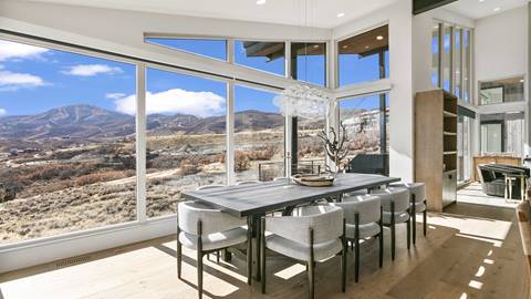 SkyRidge 1199 living room