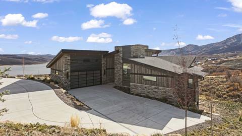 SkyRidge 1199 exterior in the fall