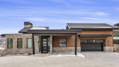 Exterior of SkyRidge 1307 in the winter.