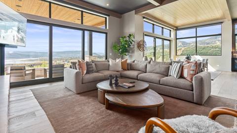 SkyRidge 1585 living room