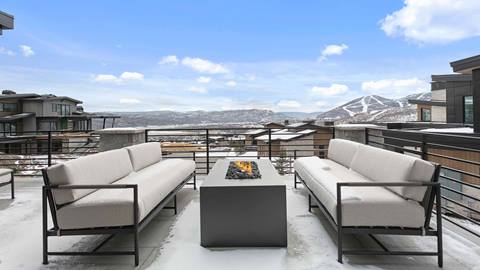 SkyRidge 1718  Fire Pit on private deck