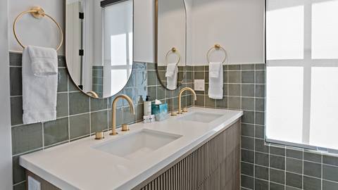 SkyRidge 1843 bathroom 2