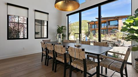 SkyRidge 1843 dining table