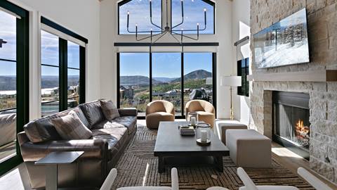SkyRidge 1843 living room