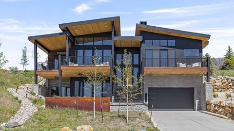 SkyRidge 1868 exterior in the summer