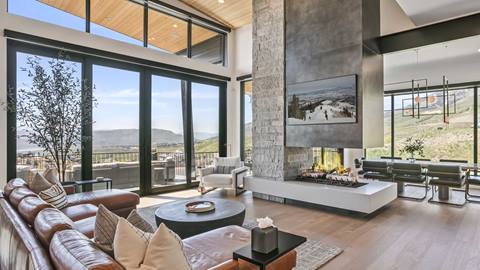 SkyRidge 1868 Living Room 