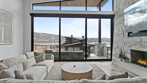 SkyRidge 31 living room