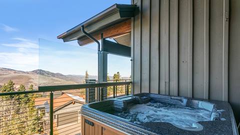 Stag 37 private hot tub