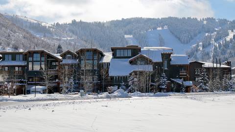 Lodges at Deer Valley winter exterior image