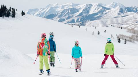 Group of kids skiing together.